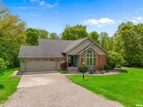 377 Ten Mile Creek Rd, Germantown Hills, IL 61548