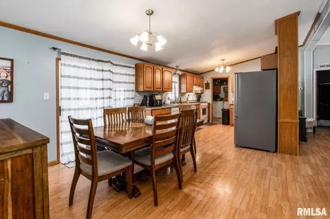 Dining - 101 E Knauer St, Ava, IL 62907 photo 1 of 1