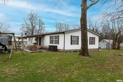 Exterior - 101 E Knauer St, Ava, IL 62907 photo 3 of 4