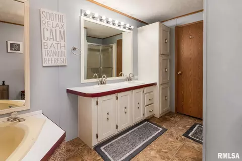 Bath - 101 E Knauer St, Ava, IL 62907 photo 1 of 3