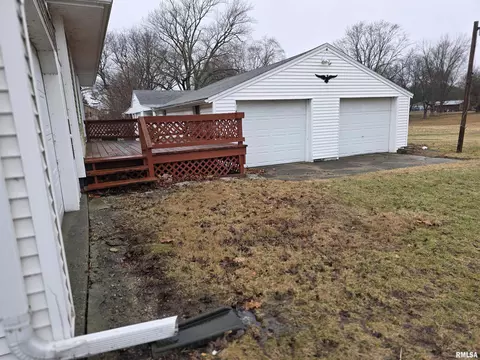 Exterior - 1951 E Walnut St, Canton, IL 61520 photo 1 of 3