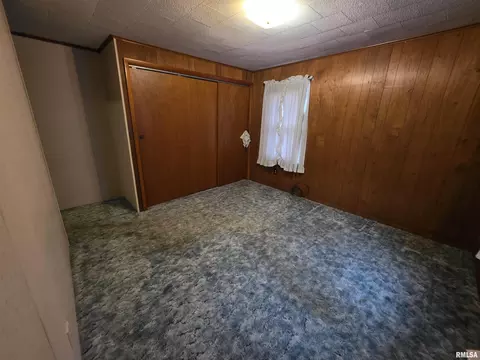 Bedroom - 1951 E Walnut St, Canton, IL 61520 photo 1 of 2