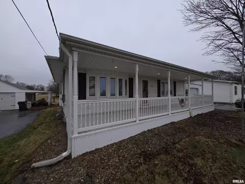 Exterior - 1951 E Walnut St, Canton, IL 61520 photo 3 of 3