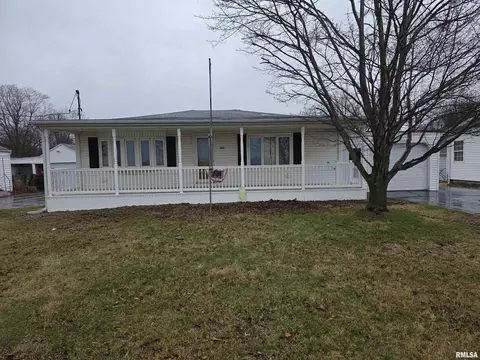 1951 E Walnut St, Canton, IL 61520