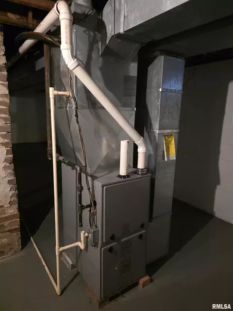 Other - 1951 E Walnut St, Canton, IL 61520 photo 10 of 14
