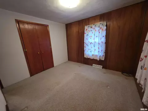 Bedroom - 1951 E Walnut St, Canton, IL 61520 photo 2 of 2
