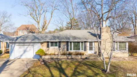 1504 N 5th St, Pekin, IL 61554