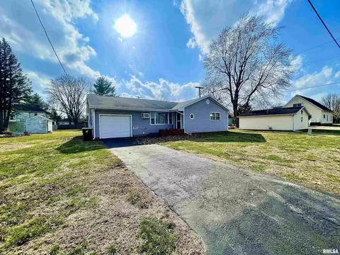 134 W Osborne St, Bushnell, IL 61422