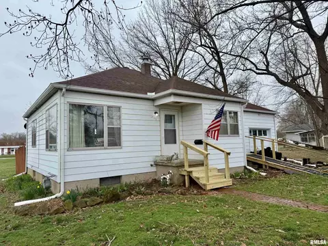 710 W Maple St, Herrin, IL 62948