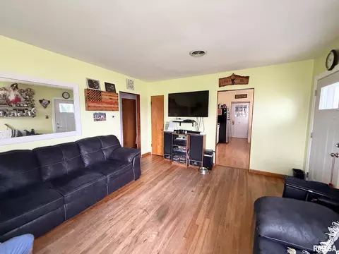 710 W Maple St, Herrin, IL 62948 photo 4