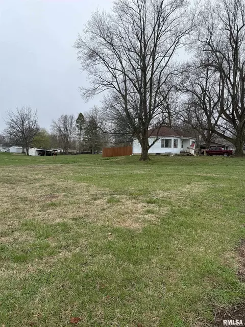 710 W Maple St, Herrin, IL 62948 photo 2