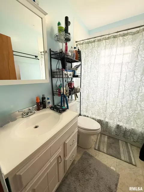 710 W Maple St, Herrin, IL 62948 photo 5