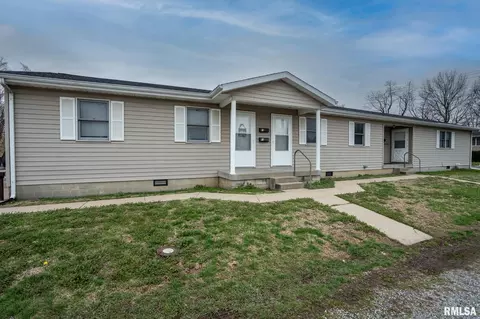 310 W 9th St, Johnston City, IL 62951