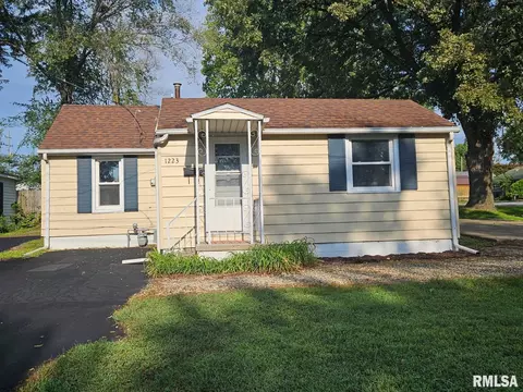 1223 N Front St, Chillicothe, IL 61523
