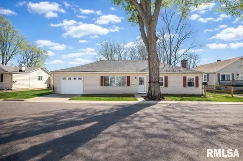1408 Charlotte St, Pekin, IL 61554
