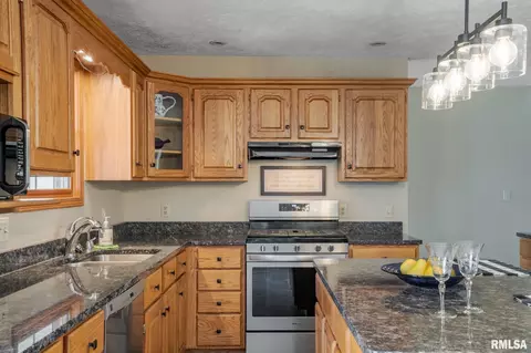 Kitchen - 12196 Laguna Dr, Marion, IL 62959 photo 2 of 4