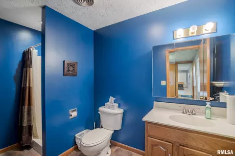 Bath - 12196 Laguna Dr, Marion, IL 62959 photo 5 of 5