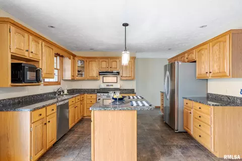 Kitchen - 12196 Laguna Dr, Marion, IL 62959 photo 1 of 4