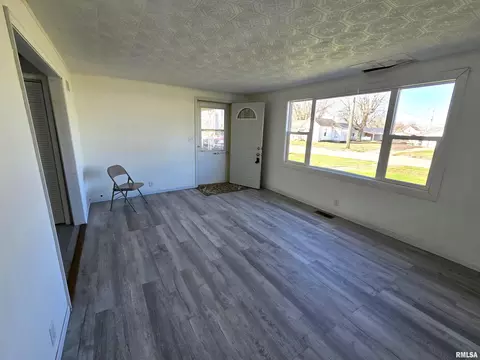 637 S 3rd Ave, Canton, IL 61520 photo 7