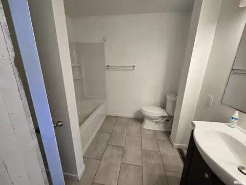 637 S 3rd Ave, Canton, IL 61520 photo 13