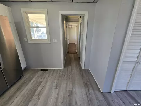 637 S 3rd Ave, Canton, IL 61520 photo 12