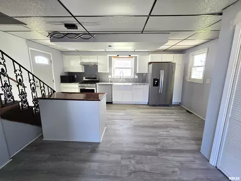 637 S 3rd Ave, Canton, IL 61520 photo 9