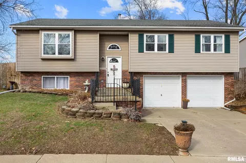 2811 W Larchmont Ln, Peoria, IL 61615