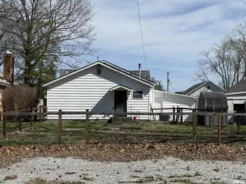Exterior - 809 S 16th St, Herrin, IL 62948 photo 2 of 2