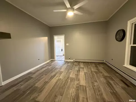 Living - 809 S 16th St, Herrin, IL 62948 photo 3 of 4