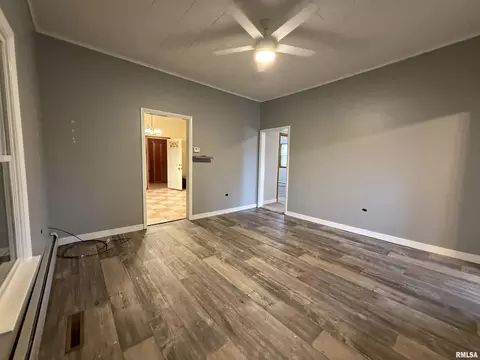 Living - 809 S 16th St, Herrin, IL 62948 photo 2 of 4