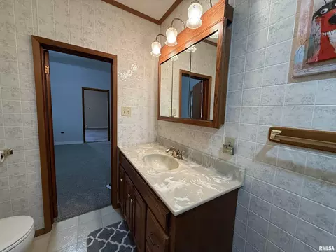Bath - 809 S 16th St, Herrin, IL 62948 photo 1 of 3