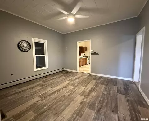 Living - 809 S 16th St, Herrin, IL 62948 photo 1 of 4
