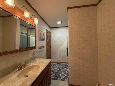 Bath - 809 S 16th St, Herrin, IL 62948 photo 3 of 3
