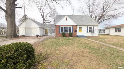 323 W Hilda Ct, Chillicothe, IL 61523