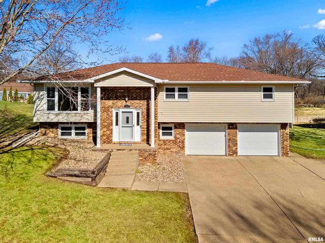 203 Country Club Dr, Pekin, IL 61554