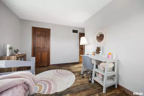 Bedroom - 603 E Swords Dr, Edelstein, IL 61526 photo 5 of 13