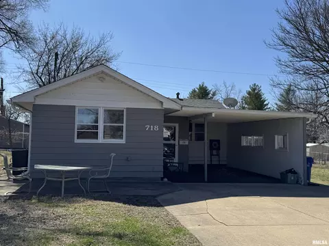 718 E London Ave, Peoria Heights, IL 61616