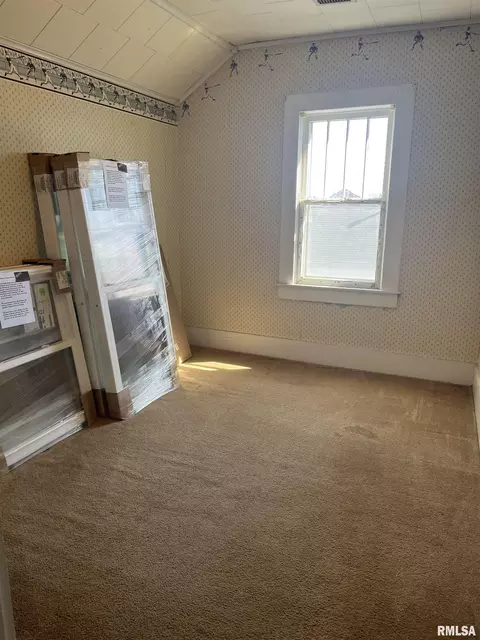 Bedroom - 1012 State St, Eldorado, IL 62930 photo 3 of 6