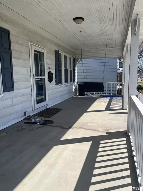 Exterior - 1012 State St, Eldorado, IL 62930 photo 2 of 3