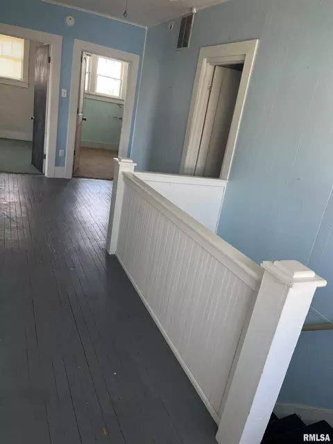 Entry Way - 1012 State St, Eldorado, IL 62930 photo 5 of 5