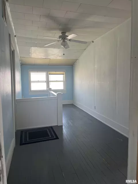 Entry Way - 1012 State St, Eldorado, IL 62930 photo 4 of 5