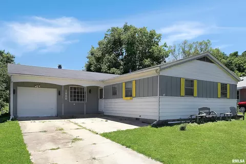 1800 E Saint Jude Ct, Peoria Heights, IL 61616