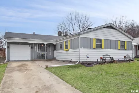 1800 E Saint Jude Ct, Peoria Heights, IL 61616