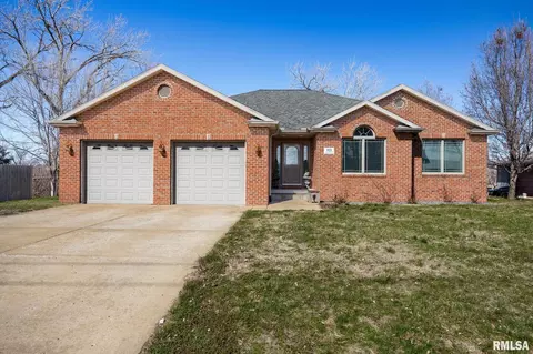 925 Edgewater Dr, North Pekin, IL 61554