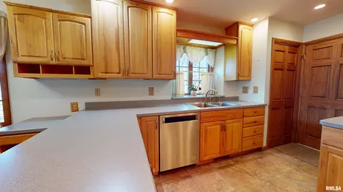 Kitchen - 6310 N Fox Chapel Trl, Edwards, IL 61528 photo 4 of 5