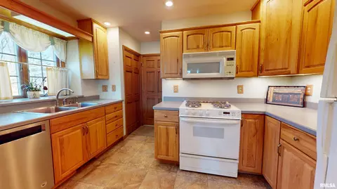 Kitchen - 6310 N Fox Chapel Trl, Edwards, IL 61528 photo 3 of 5