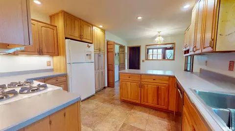 Kitchen - 6310 N Fox Chapel Trl, Edwards, IL 61528 photo 5 of 5