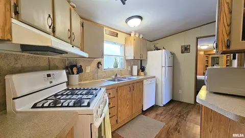 Kitchen - 2 Camp Thirsty Ln, Simpson, IL 62985 photo 2 of 2