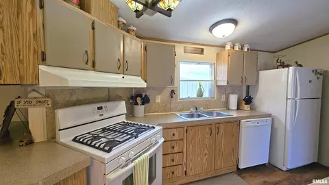 Kitchen - 2 Camp Thirsty Ln, Simpson, IL 62985 photo 1 of 2