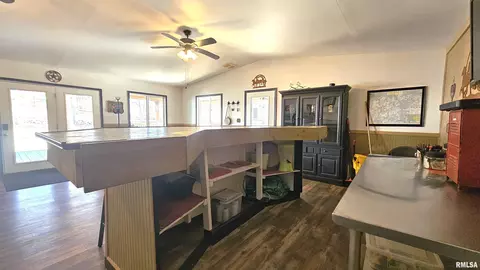 Entry Way - 2 Camp Thirsty Ln, Simpson, IL 62985 photo 2 of 3